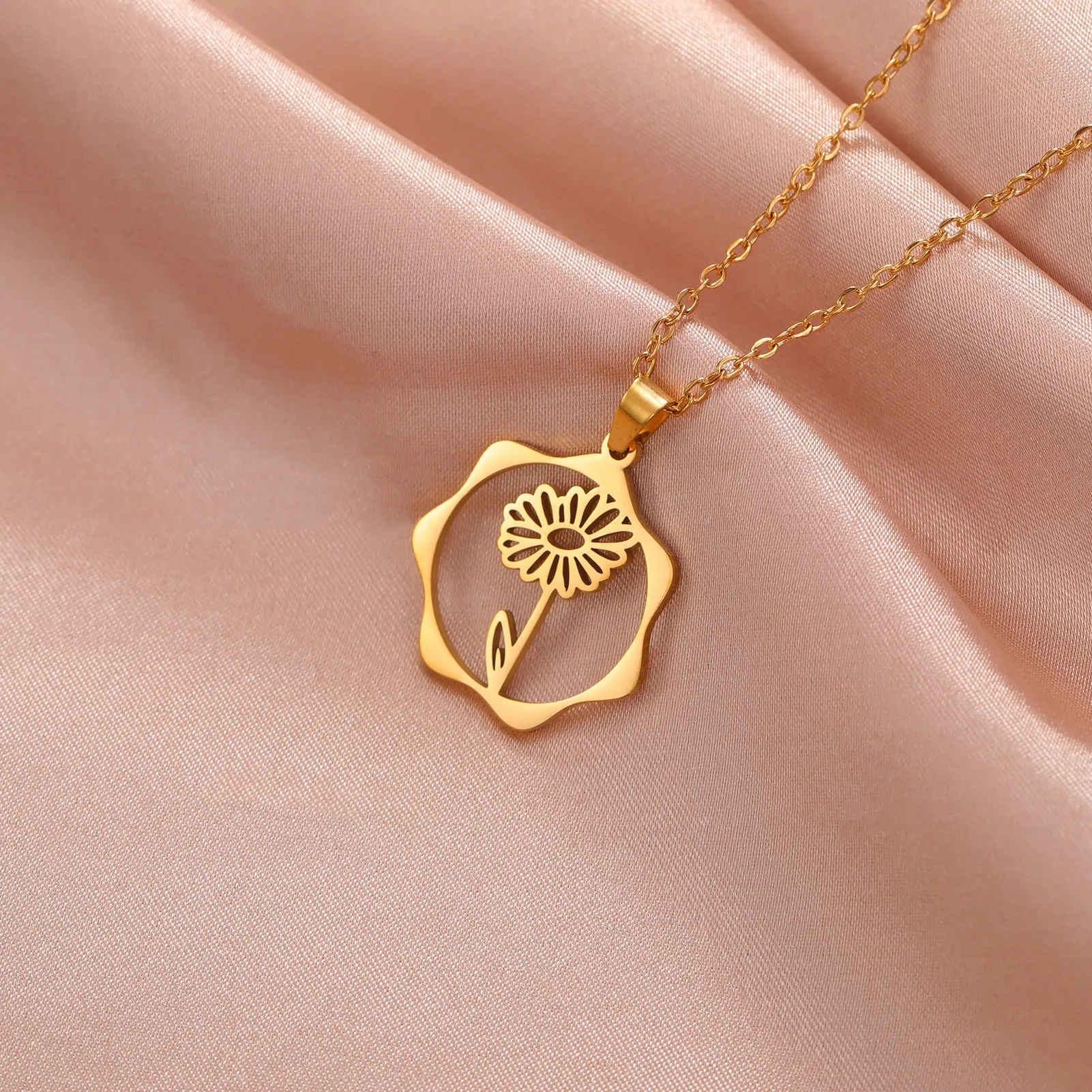 Colar com pingente floral de a - Birth Flower Necklace avaliação e preço