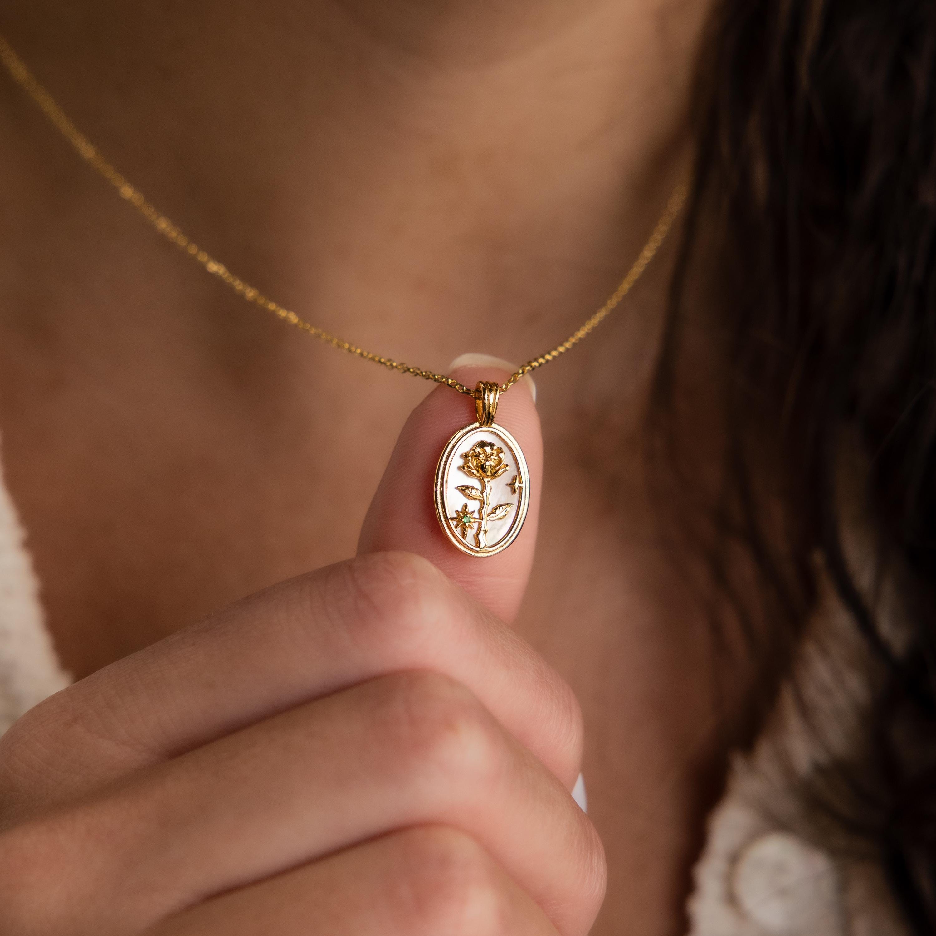 Colar feminino com pingente de - Birth Flower Necklace avaliação e preço